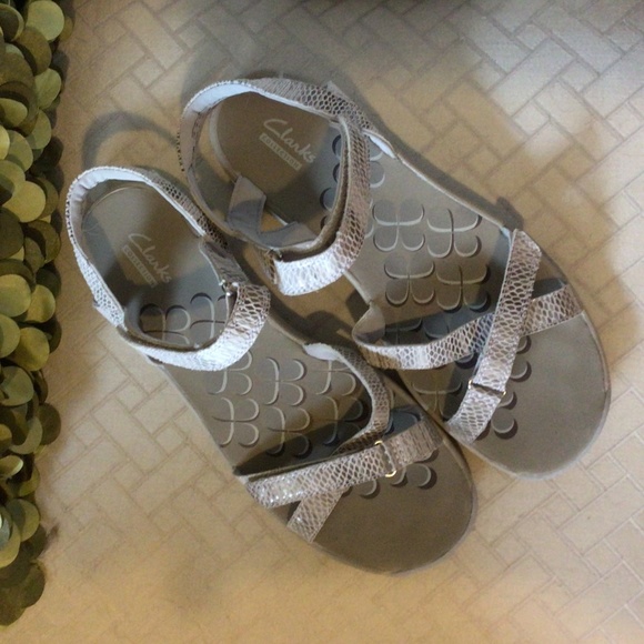 Clarks sandals - Picture 1 of 4